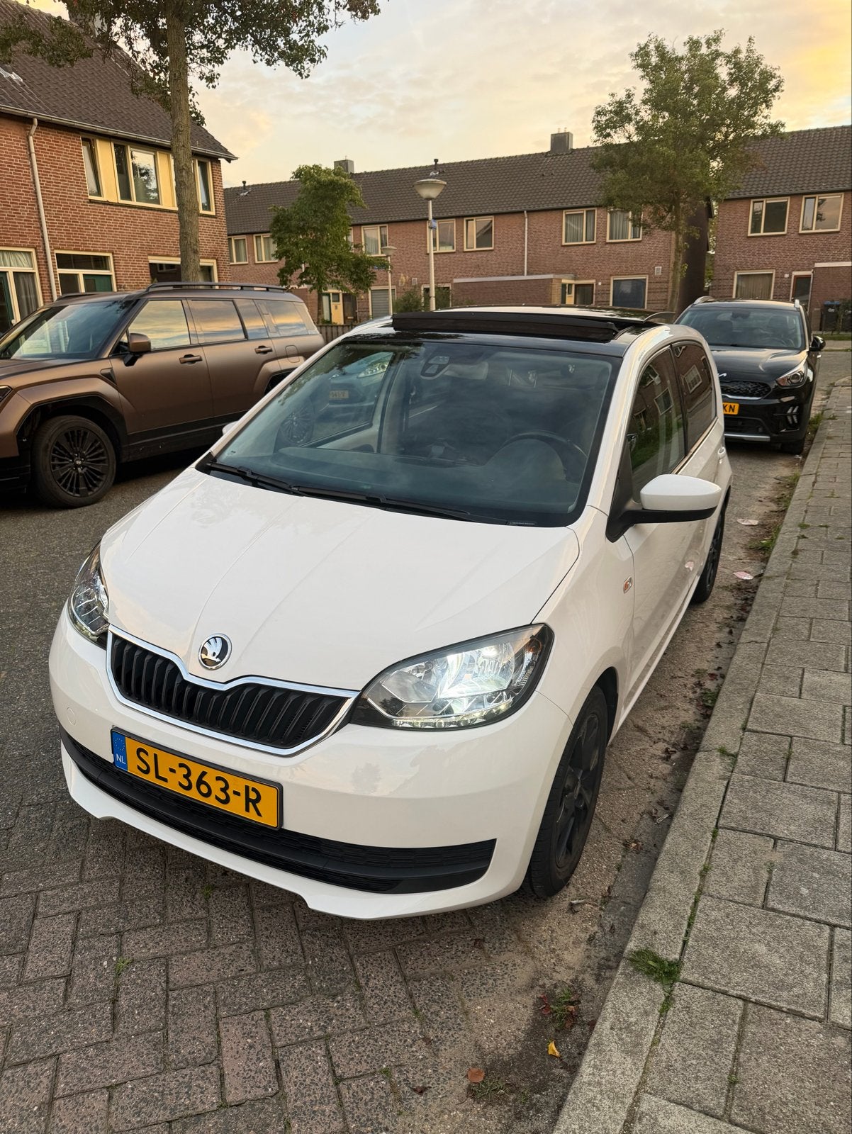 Skoda Citigo 2018 | Wit | Pandoramadak | 85 PK | Sportief, Voorwielaandrijving, Zwart, Leder en Stof, Wit