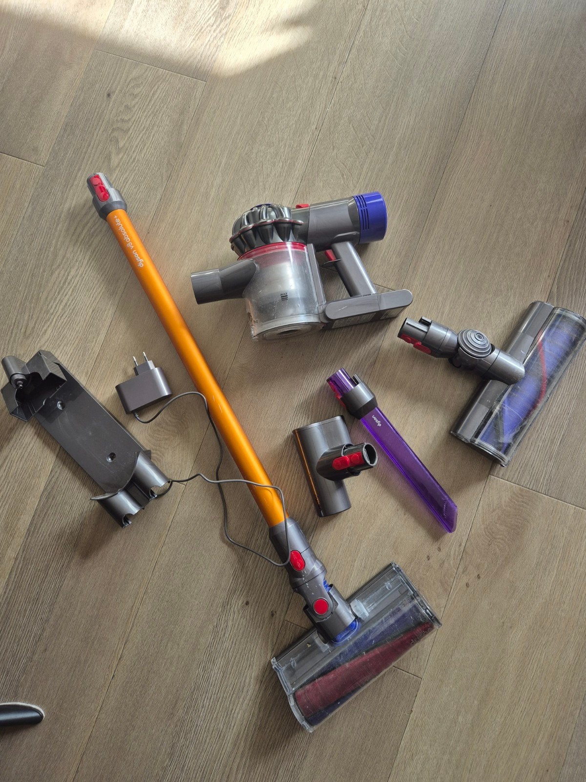 Dyson V8 Absolute onderdelen - motor defect (laadt niet op), Witgoed en Apparatuur, Stofzuigers, Ophalen, Draadloos, Dyson, Niet werkend