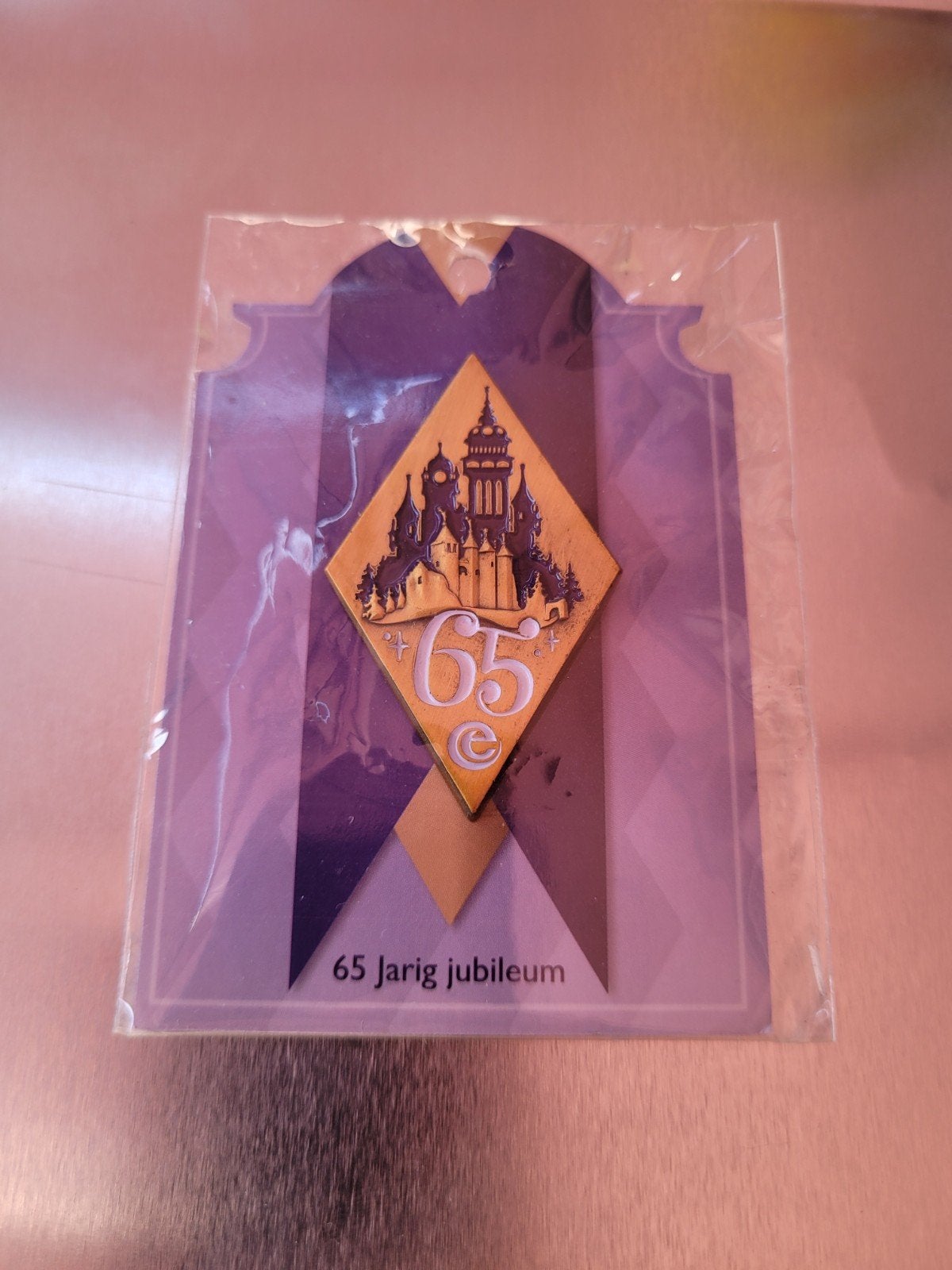 Efteling 65 Jaar Jubileum Pin 2017, Ophalen of Verzenden, Nieuw, Button of Speldje