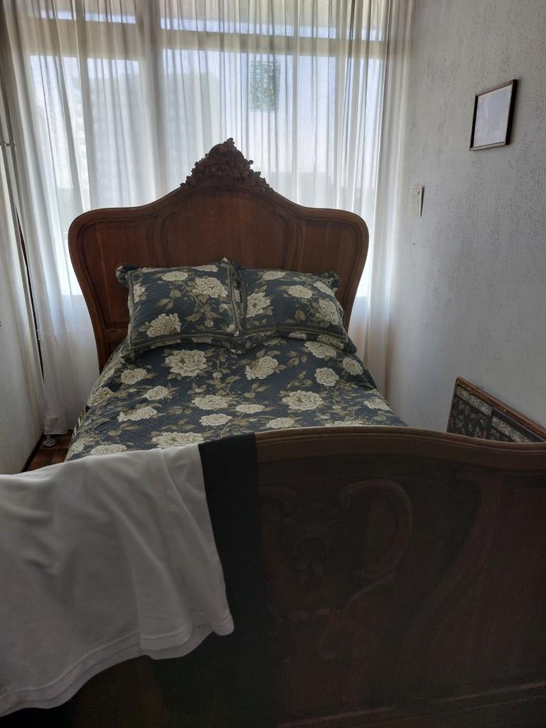 Antiek bed gratis wel zelf uit elkaar halen!, Ophalen