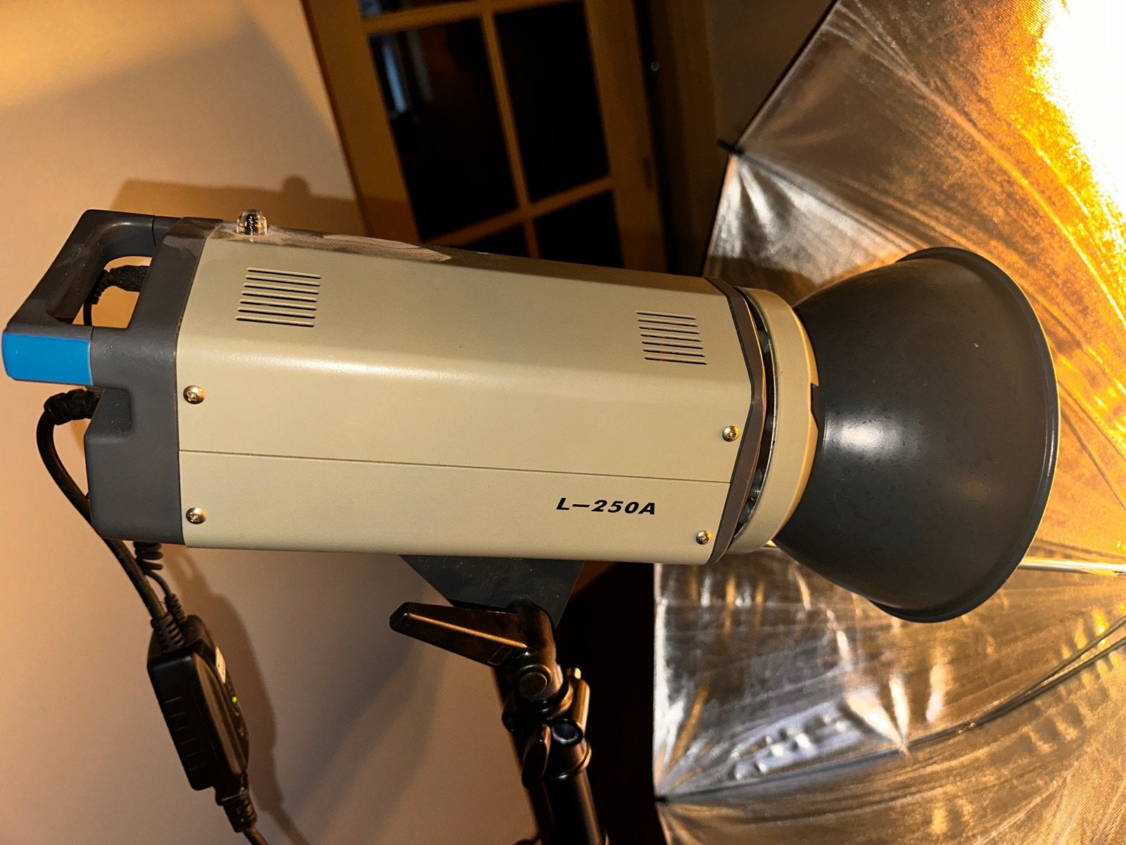 2 Falcon Eyes L-250A Studioflitsers met softbox en statieven, Falcon Eyes, Flitser, Ophalen, Gebruikt