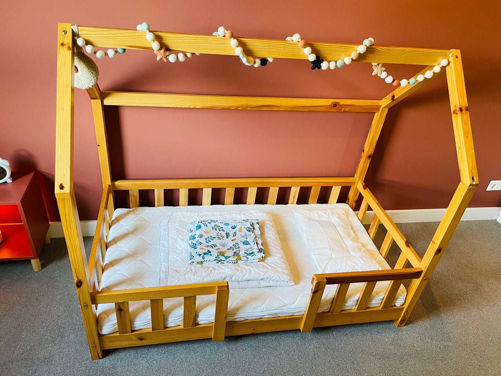 Bedhuisje 70x140 cm - kinderbed / peuterbed, Ophalen, 70 tot 85 cm, 140 tot 160 cm, Zo goed als nieuw