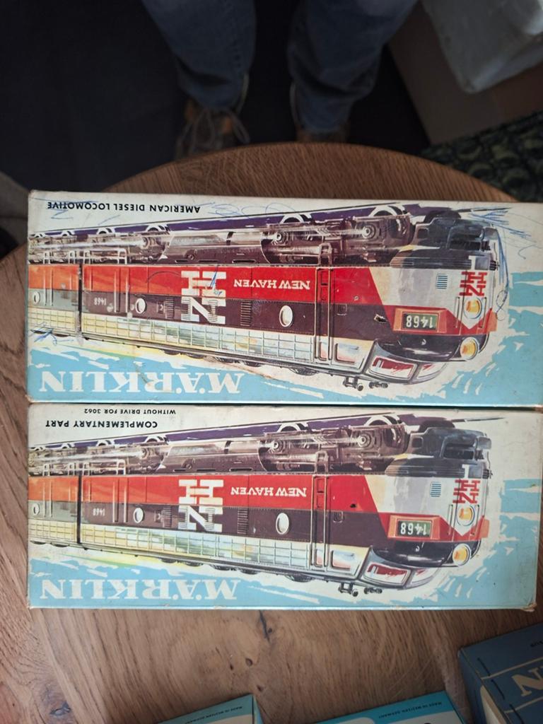 Märklin New Haven Diesellocomotief 337 (2 stuks), Hobby en Vrije tijd, Ophalen, Wisselstroom, Locomotief, Märklin