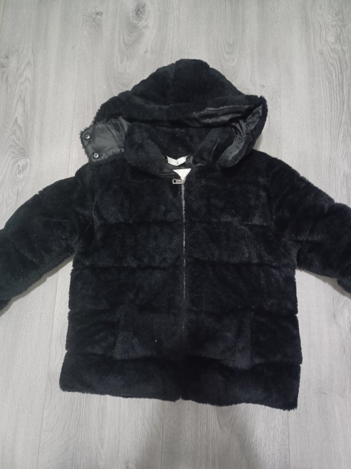 Als nieuw Moncler fluffy winterjas maat 128-134., Kinderen en Baby's, Moncler, Meisje, Ophalen of Verzenden, Zo goed als nieuw