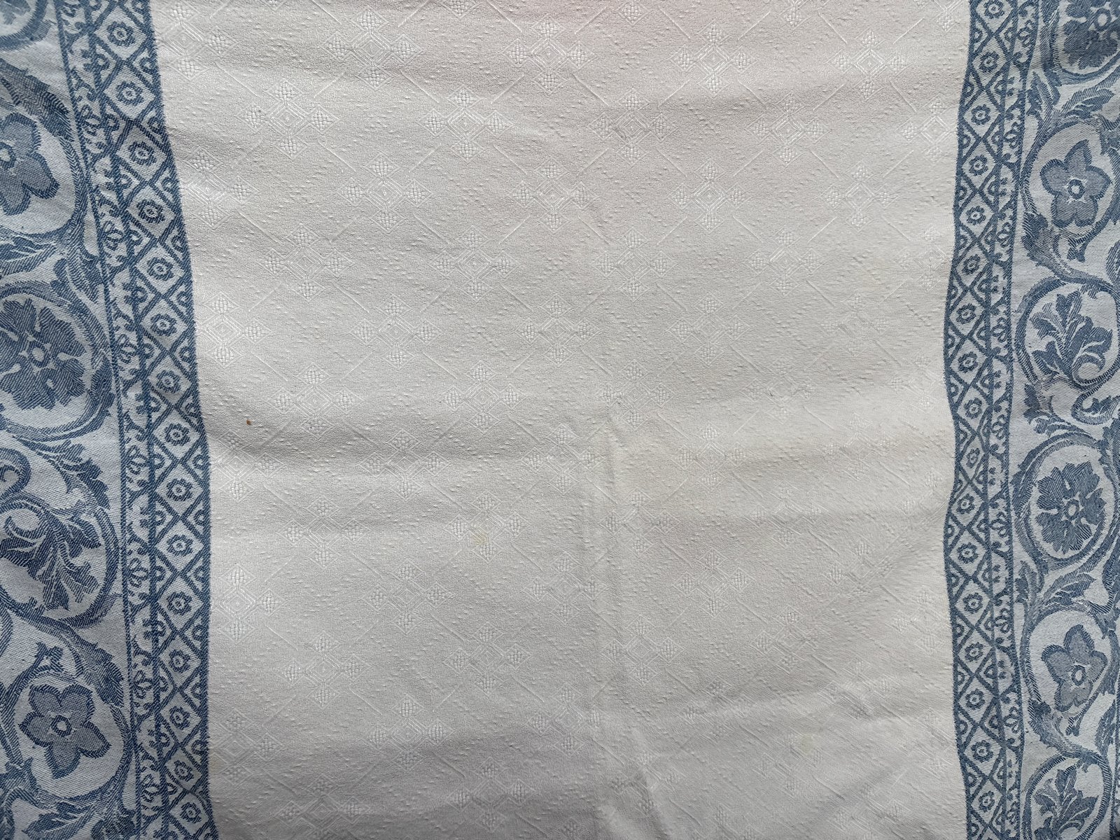 Tafelkleed 108x66 cm met blauw/wit patroon, Huis en Inrichting, Ophalen, Blauw, Zo goed als nieuw, Rechthoek