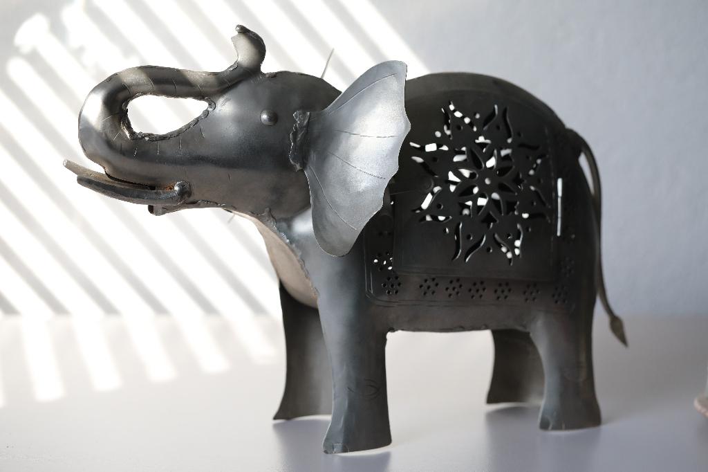 olifant beeld van metaal, Ophalen of Verzenden, Zo goed als nieuw, Dier