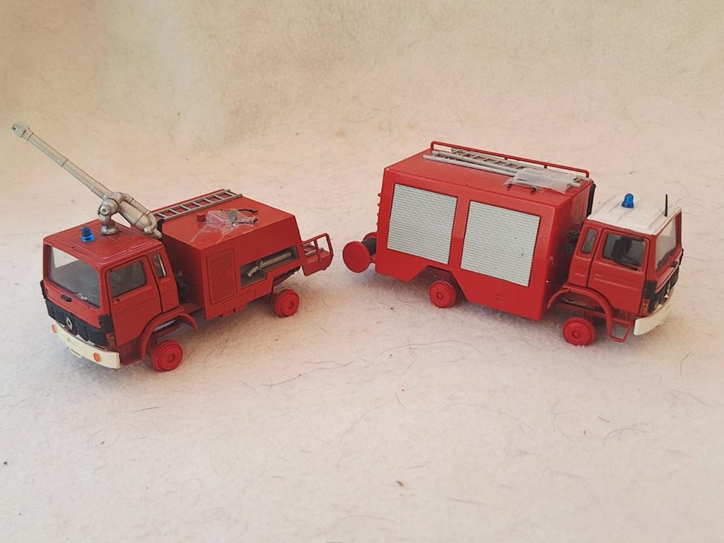 2 x Renault brandweerwagen truck van CEF, Ophalen of Verzenden, Gebruikt, Bus of Vrachtwagen