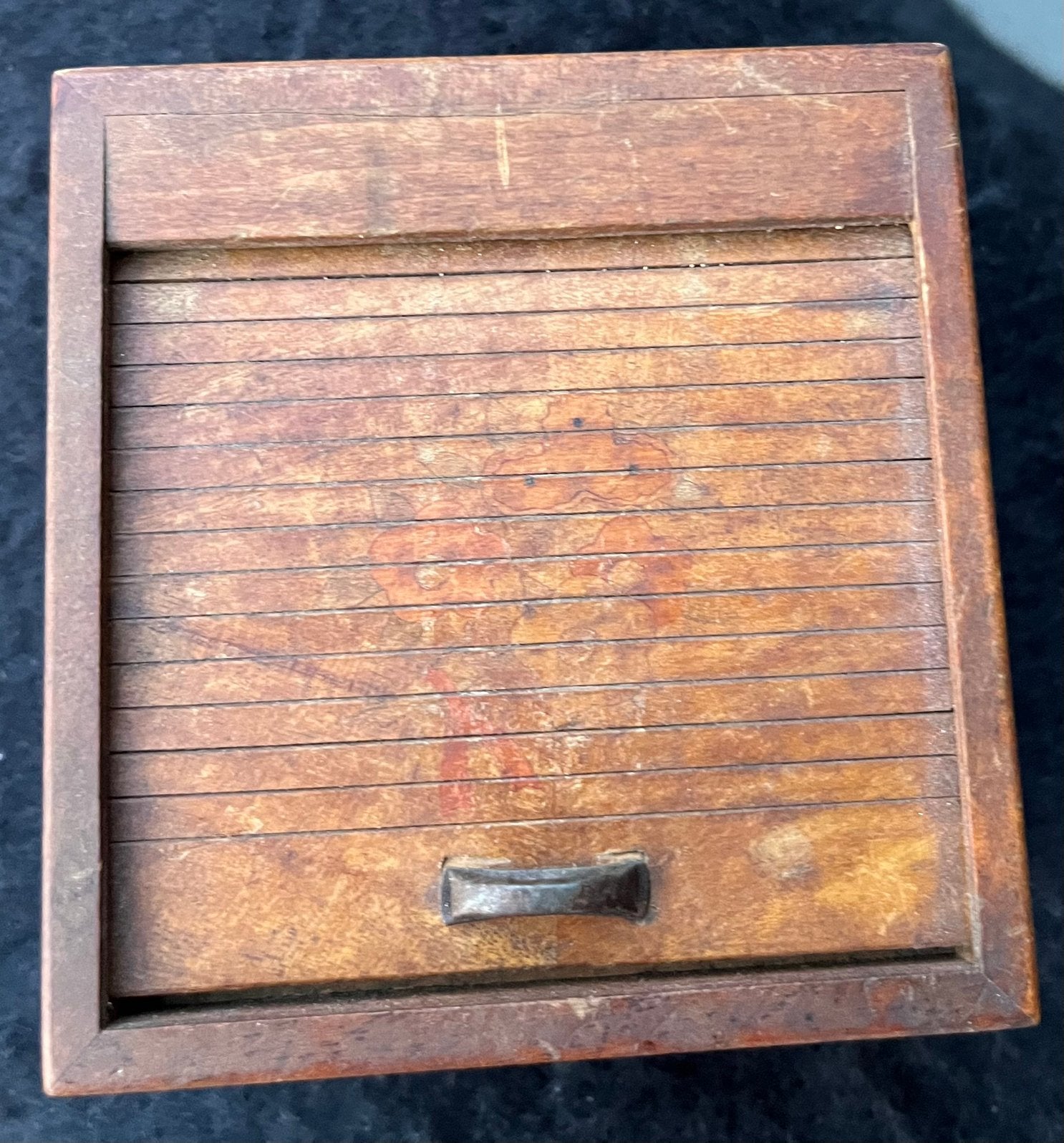 Vintage mechanische sigarettendispenser hout - 10x10x7 cm, Ophalen of Verzenden