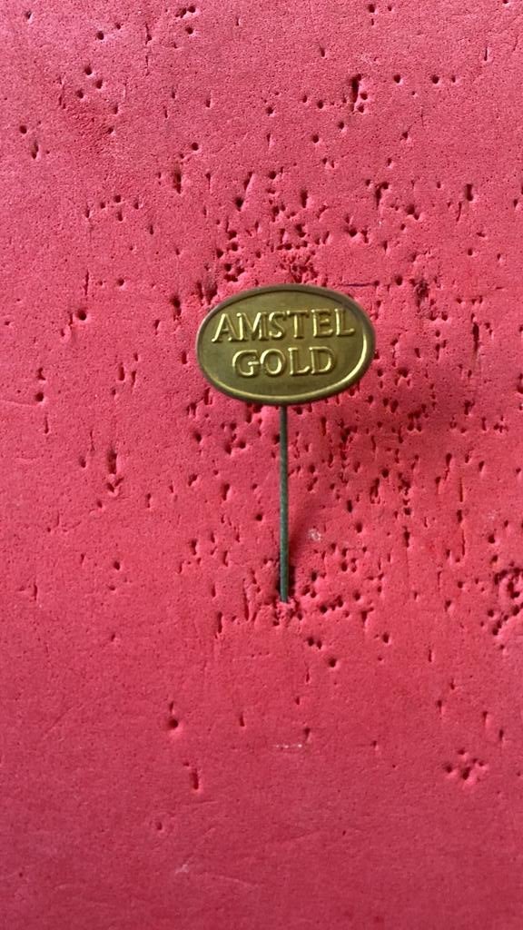 Speldje Amstel Gold, Verzamelen, Speldjes, Pins en Buttons, Verzenden, Zo goed als nieuw, Speldje of Pin