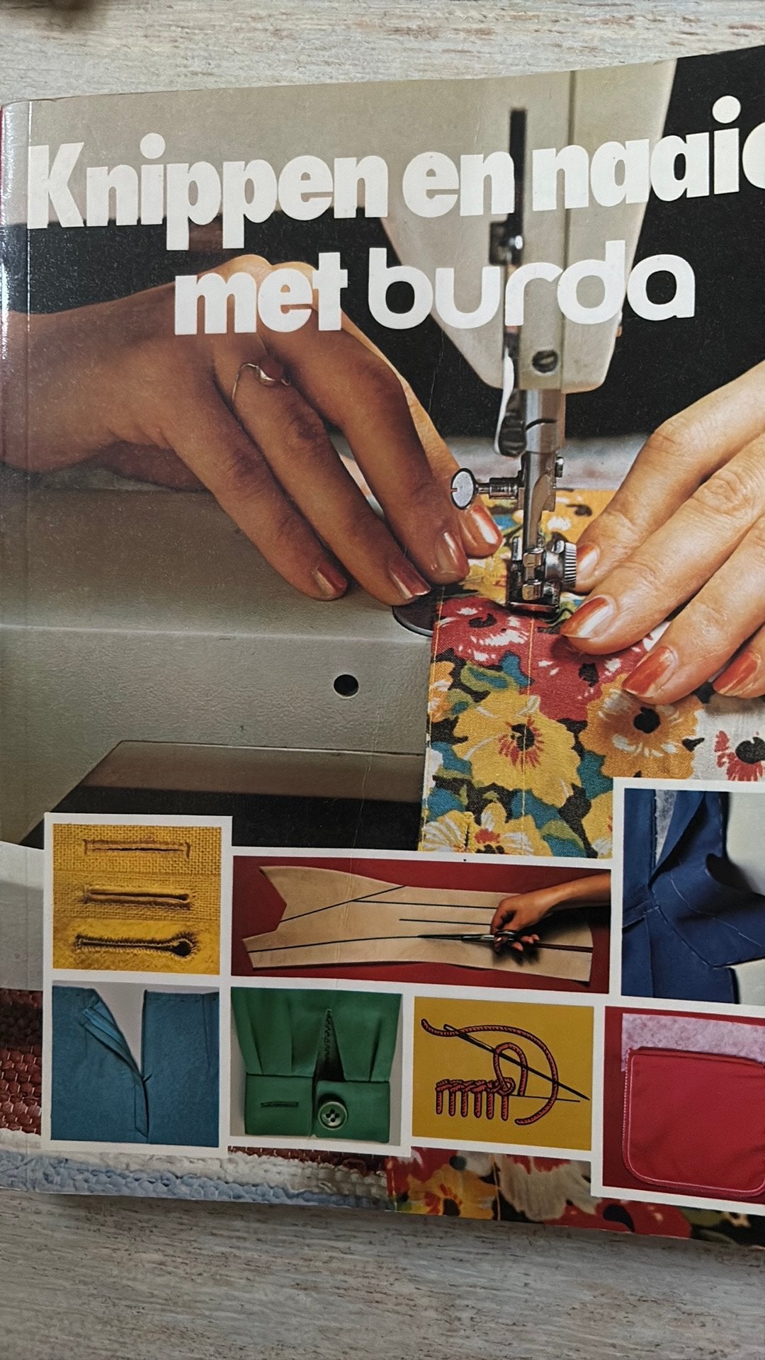 Knippen en Naaien met Burda - Handboek, Ophalen of Verzenden, Gebruikt, Overige typen