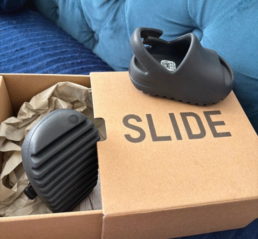 Adidas yeezy slides infant nieuw, Kinderen en Baby's, Adidas, Schoentjes, Nieuw, Verzenden