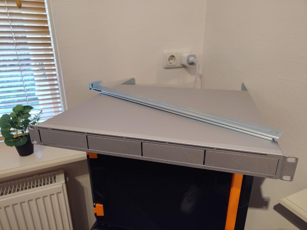 Ubiquiti UNAS Pro 4 ZGAN, Computers en Software, NAS, Ophalen of Verzenden, Zo goed als nieuw