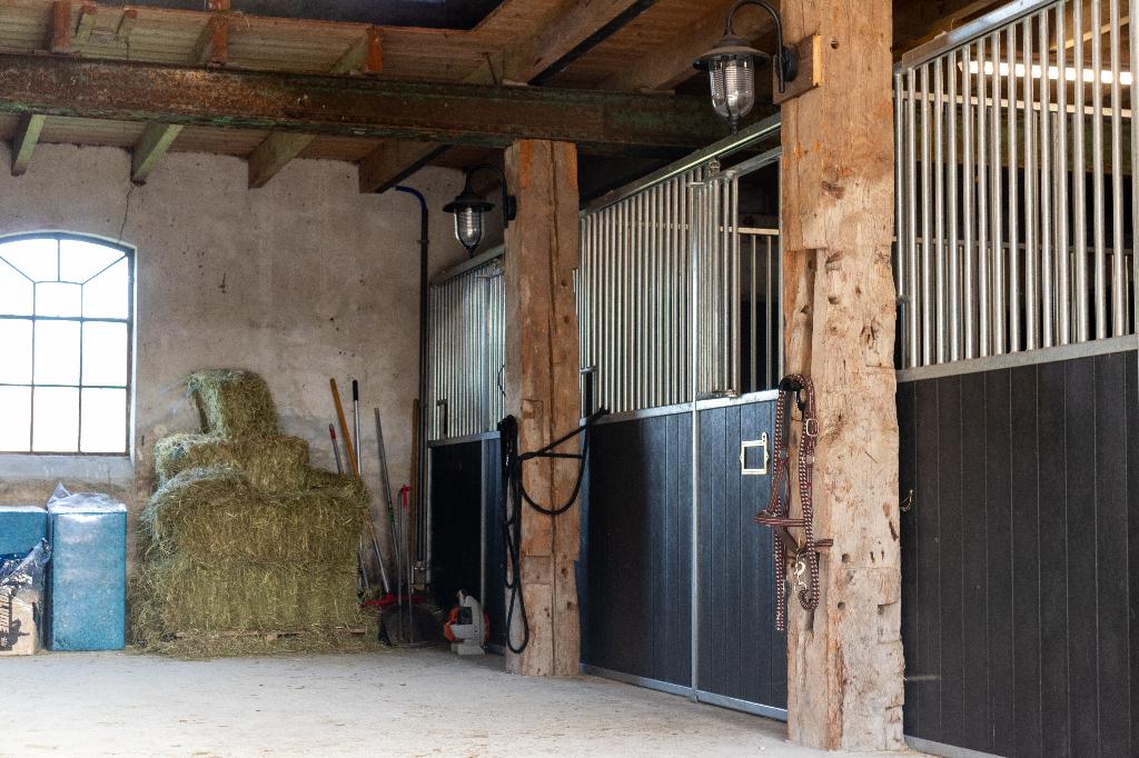 Paardenboxen Voorwand met schuifdeur