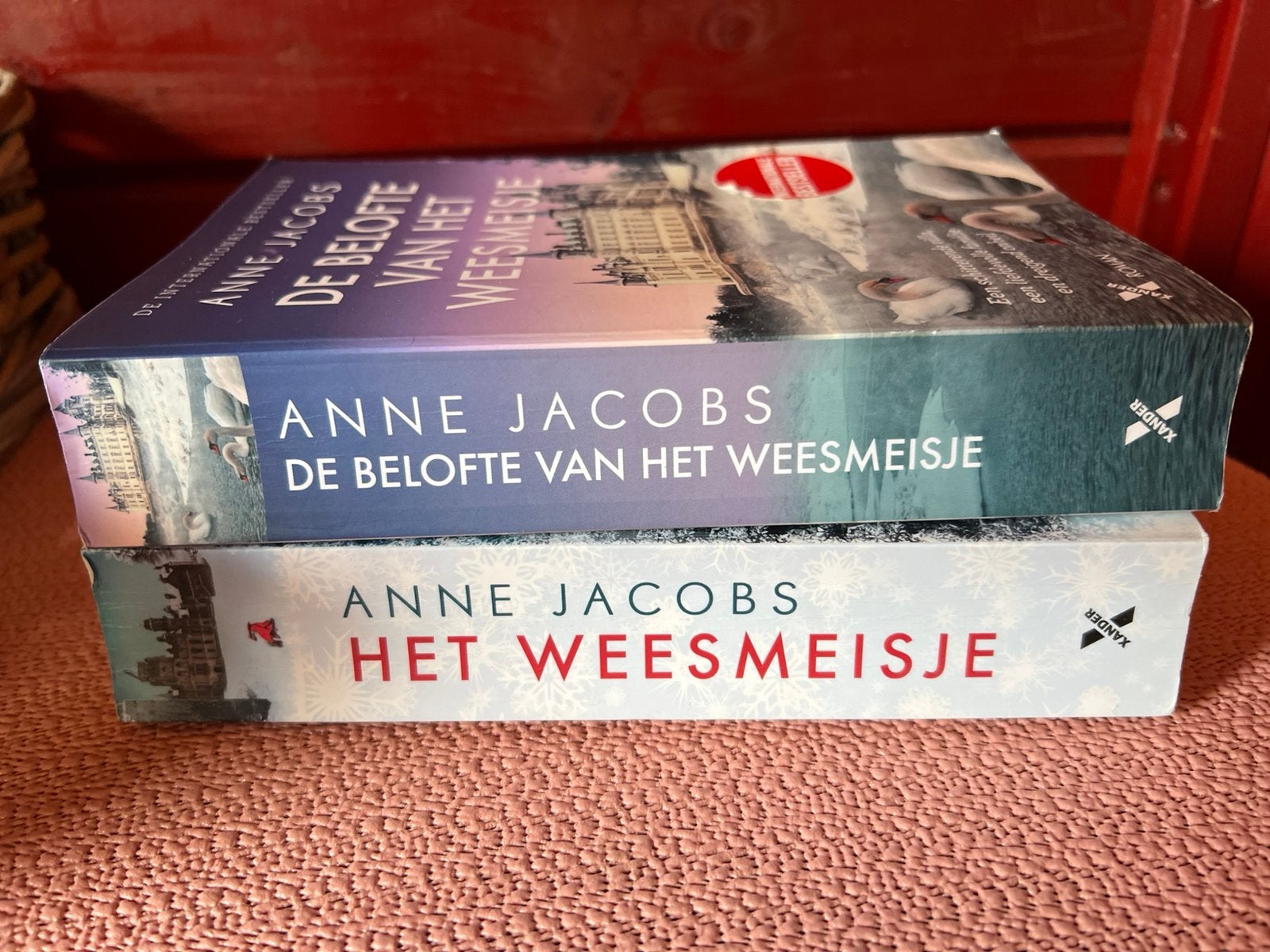 2 st HET WEESMEISJE, Boeken, Ophalen of Verzenden, Zo goed als nieuw