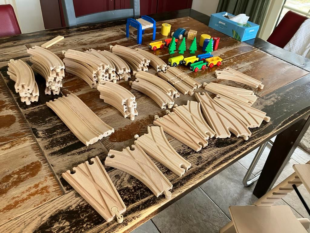 Grote set houten treinbaan met accessoires, Verzamelen, Speelgoed, Ophalen of Verzenden, Gebruikt