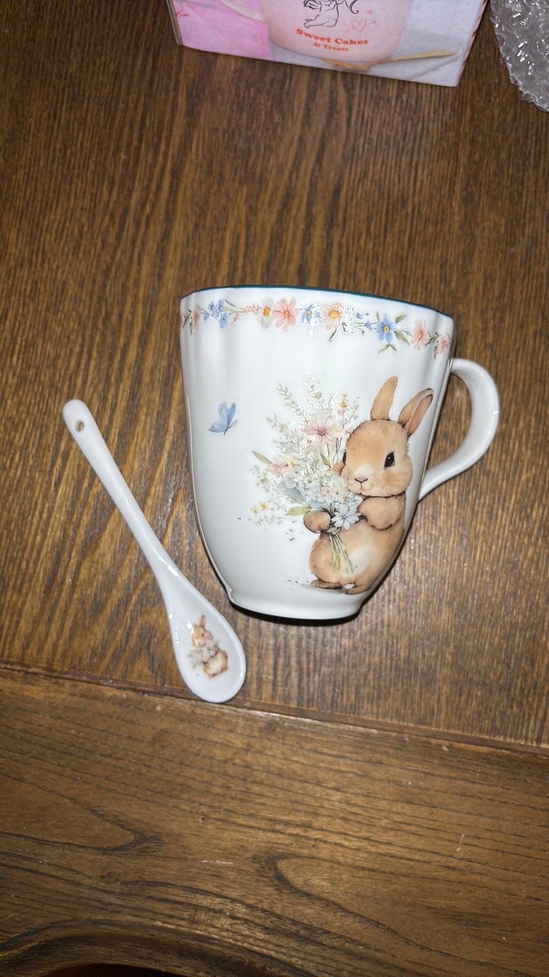 Mok met konijn en lepel - Nieuw, Huis en Inrichting, Keuken | Servies, Keramiek, Nieuw, Ophalen of Verzenden, Overige stijlen