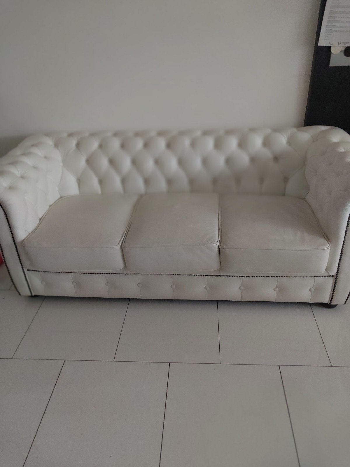 Witte Chesterfield bank - 3-zits, Huis en Inrichting, Banken | Bankstellen, Ophalen, Chesterfield, Klassiek, Modern, Gebruikt