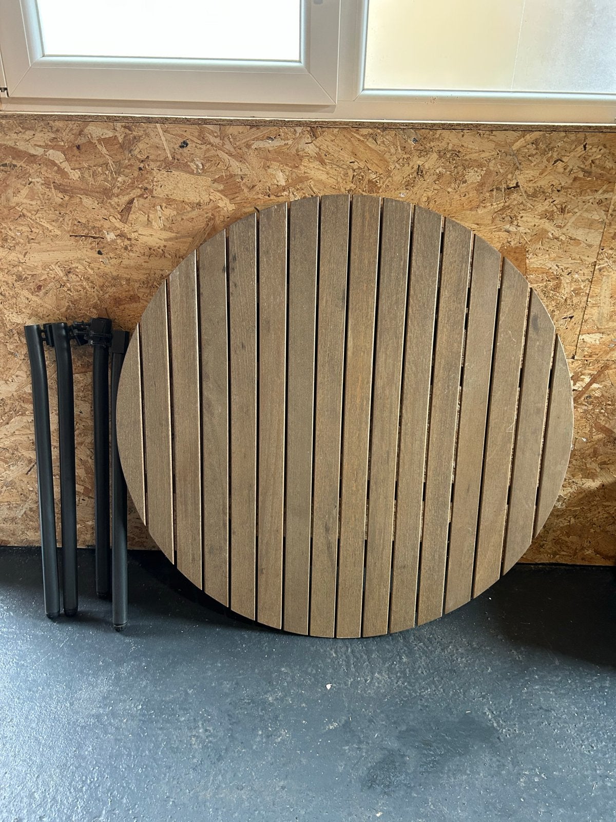 Ronde houten tuintafel met metalen poten, Tuin en Terras, Tuintafels, Ophalen, Gebruikt, Rond, Hout