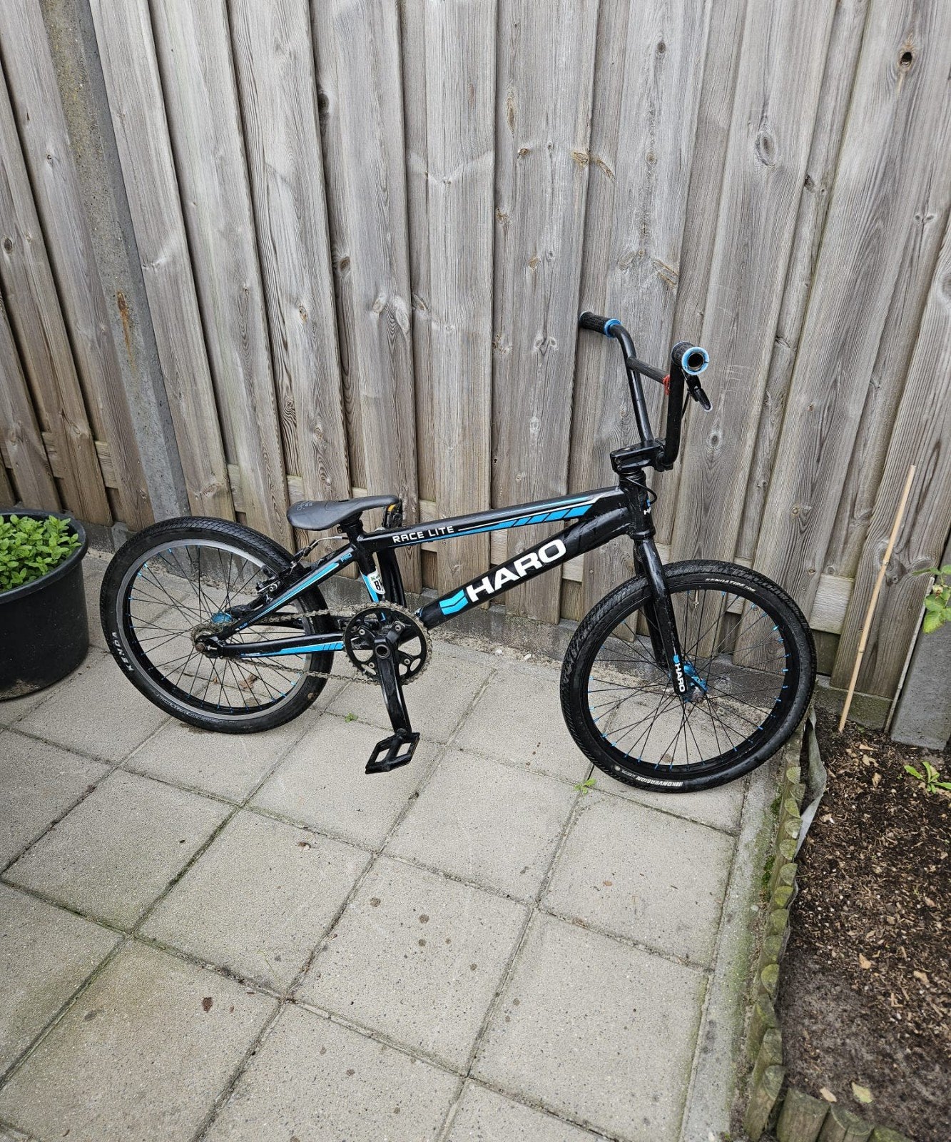 Complete Haro BMX wedstrijdset – rijklaar met kleding/ helm, Fietsen en Brommers, Ophalen, Gebruikt, 20 tot 24 inch, Haro