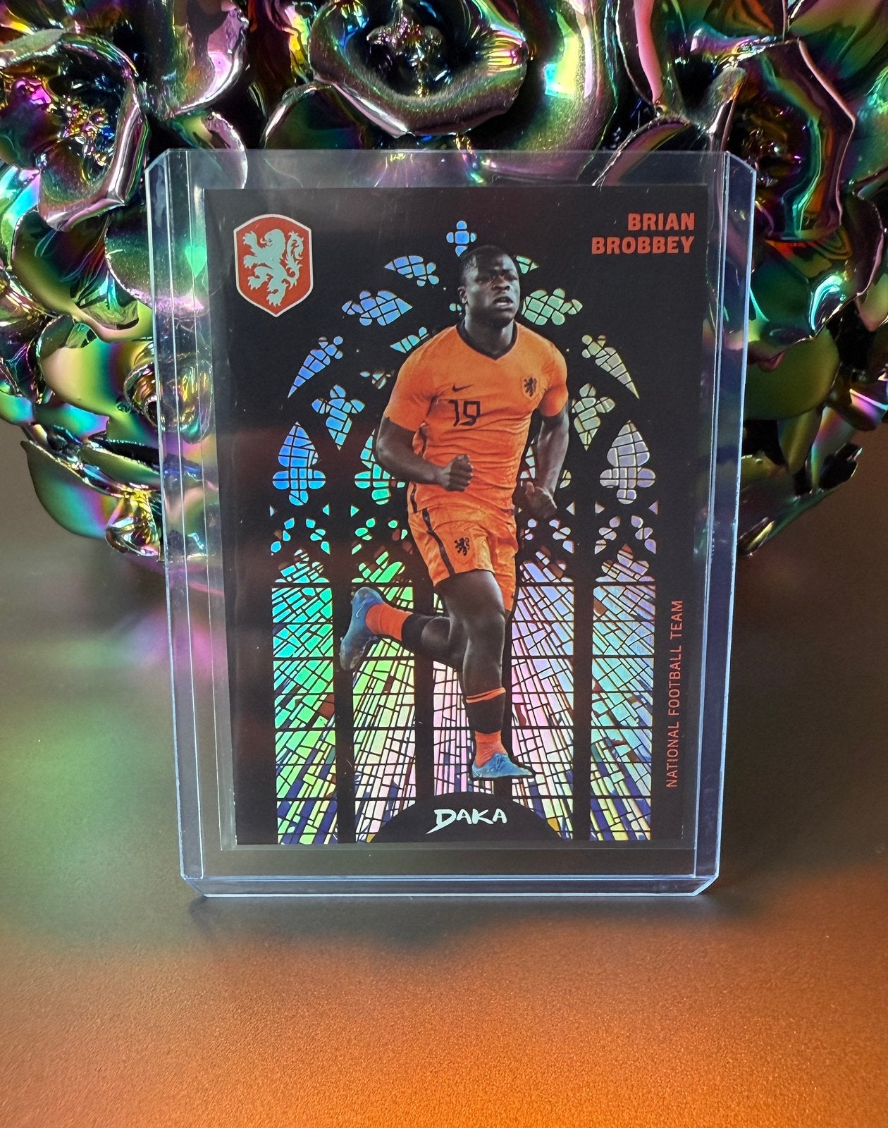 2025 DAKA Nederlands Elftal - Brian Brobbey Stained  130/175, Ophalen of Verzenden, Nieuw, Losse kaart, Foil