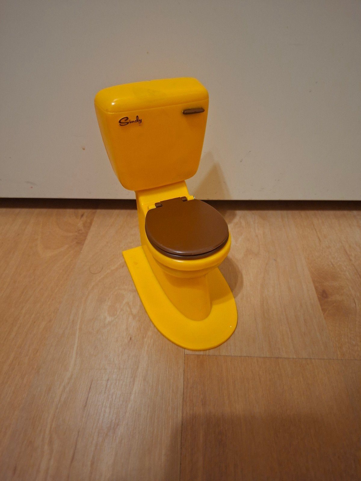 Vintage Sindy poppenhuis toilet Made in Hong Kong, Ophalen of Verzenden, Overige typen