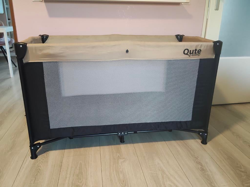 Net campingbedje / reisbedje van Qute (Q-sleep) ️, Ophalen, Zo goed als nieuw