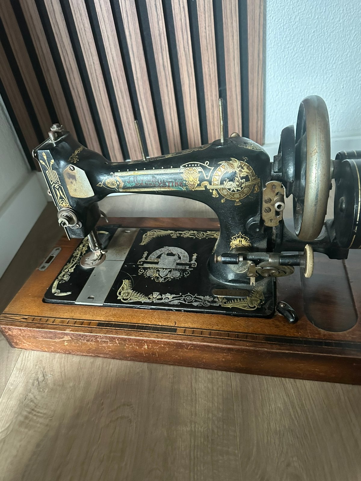 Mooie antiek naaimachine, Antiek en Kunst, Ophalen of Verzenden