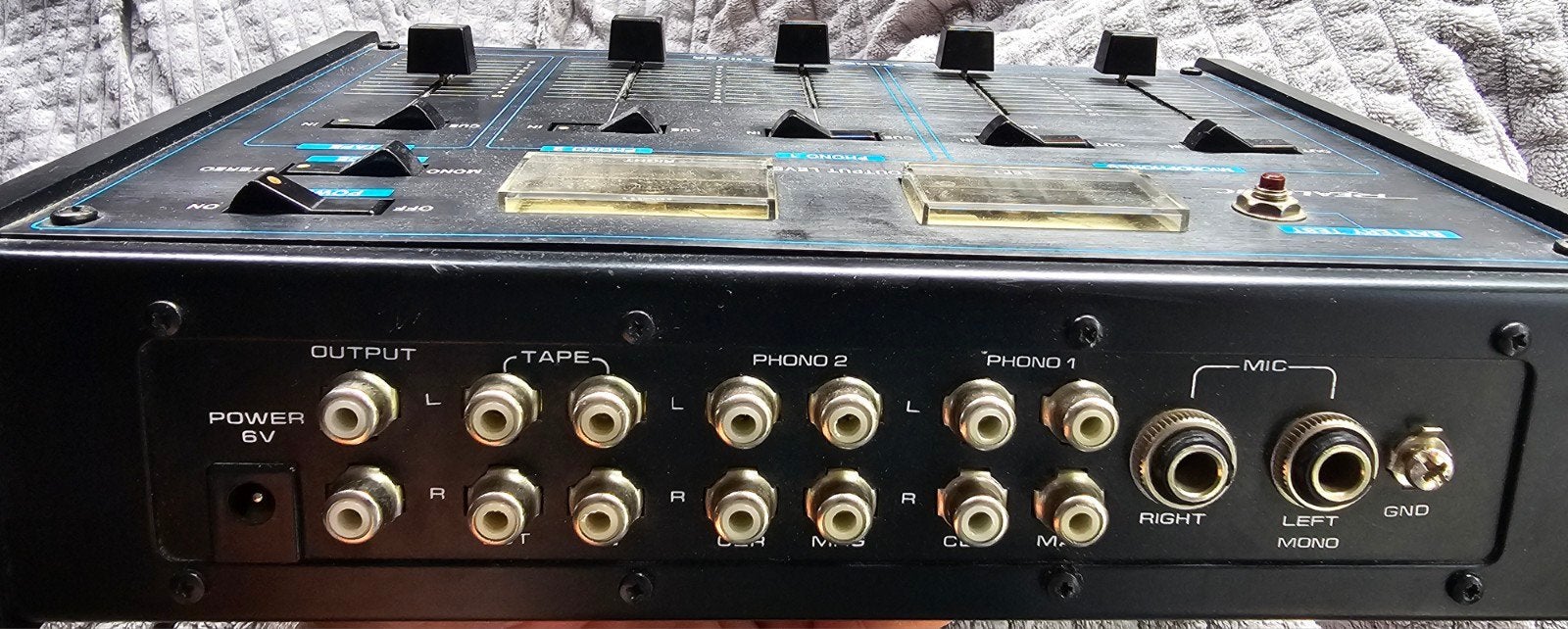 Kleine geluidsmixer mengtafel op batterijen, Ophalen of Verzenden, Gebruikt, Minder dan 5 kanalen, Microfooningang