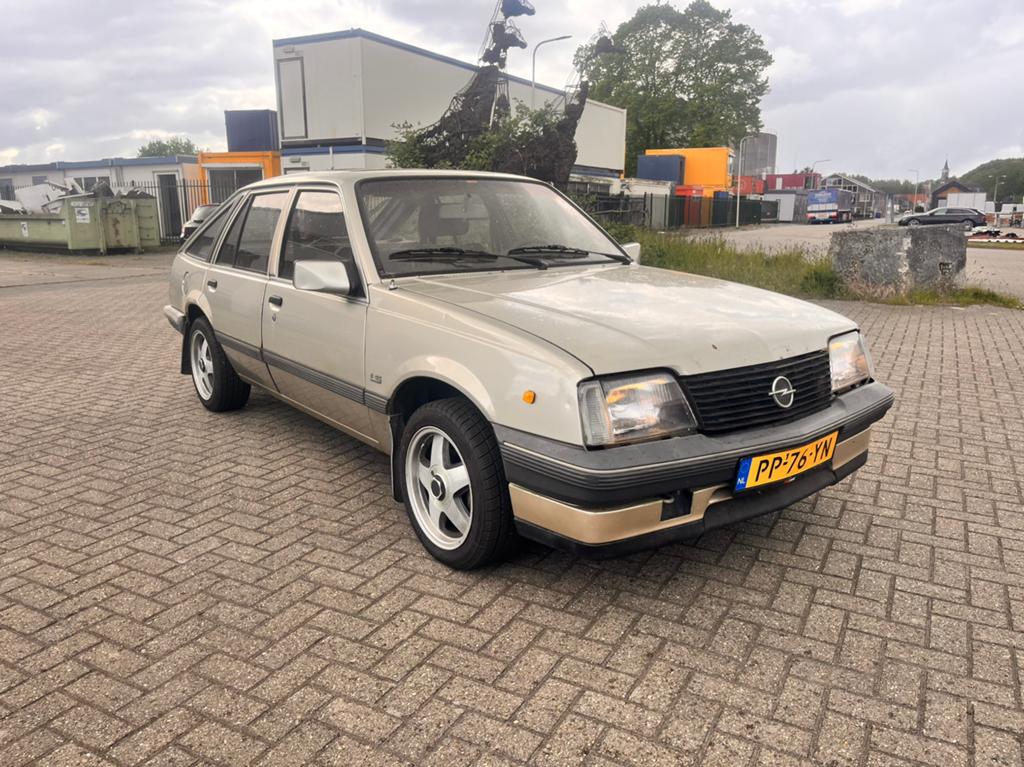 Opel ascona 1.6 hatchback, Auto's, Bedrijf, Opel, Te koop