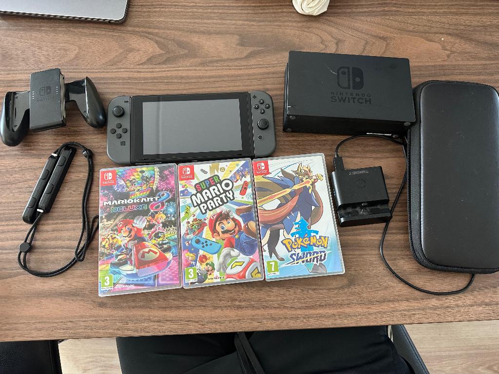 Nintendo switch + dock & 3 spellen, Ophalen, Met games, Zo goed als nieuw, Switch Original