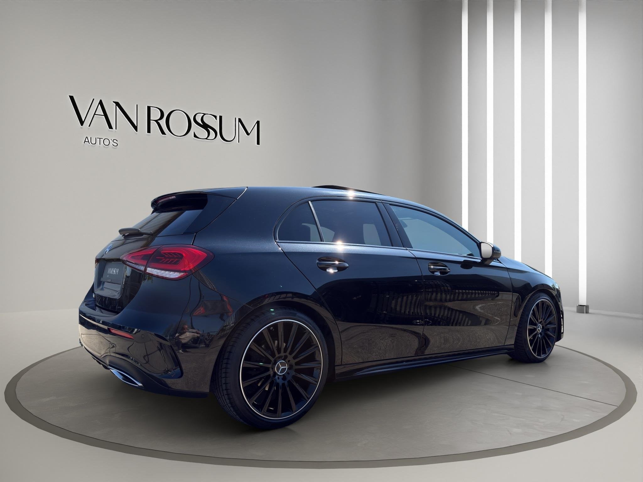 Mercedes-Benz A-klasse 180 Business Solution AMG Pano | Stoe, 136 pk, Gebruikt, 4 cilinders, Zwart