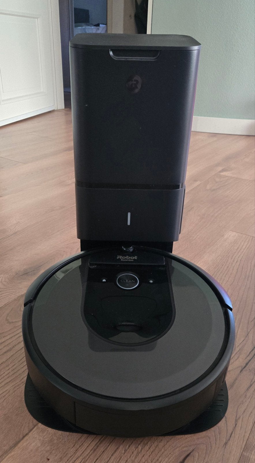 iRobot Roomba i8+ Combo Robotstofzuiger met dweilfunctie, Ophalen, IRobot, Zo goed als nieuw, Robotstofzuiger