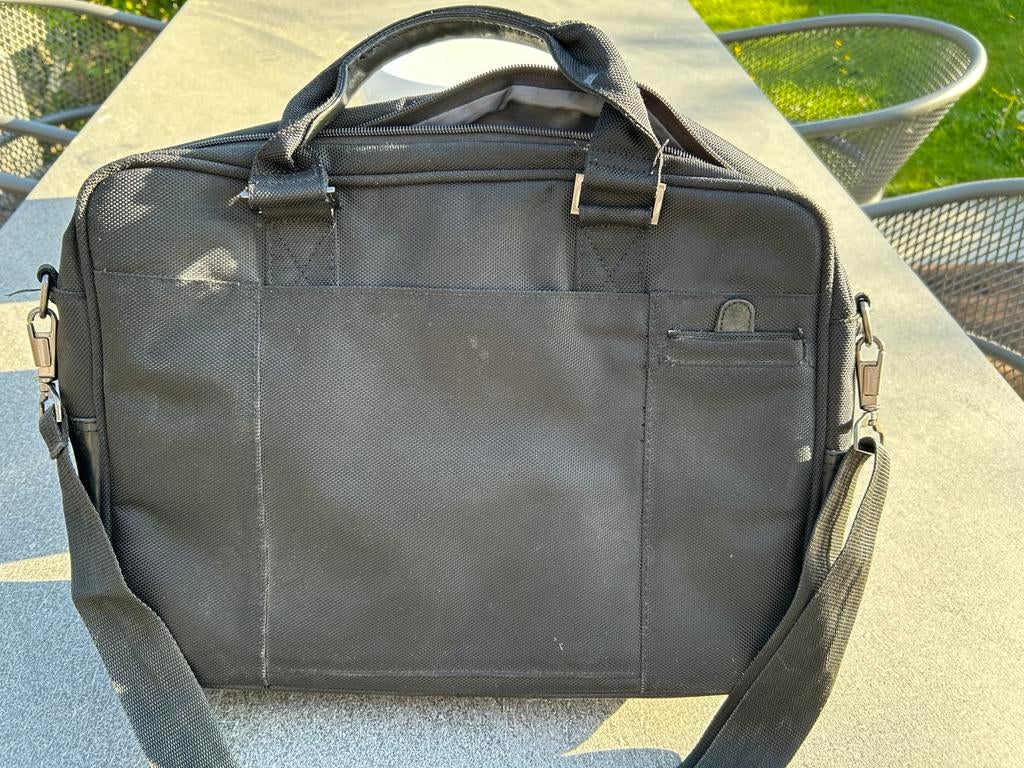 Zwarte laptoptas met schouderband - Fujitsu Siemens, Computers en Software, Laptoptassen, Gebruikt, Gevoerd laptopvak, 15 inch