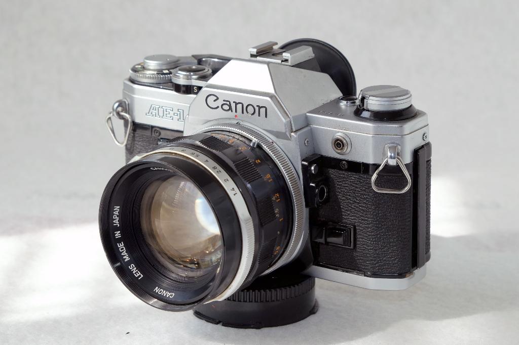 Canon AE-1 + FL 50mm f/1.4 lens - goede staat, Audio, Tv en Foto, Fotocamera's Analoog, Ophalen of Verzenden, Gebruikt, Spiegelreflex