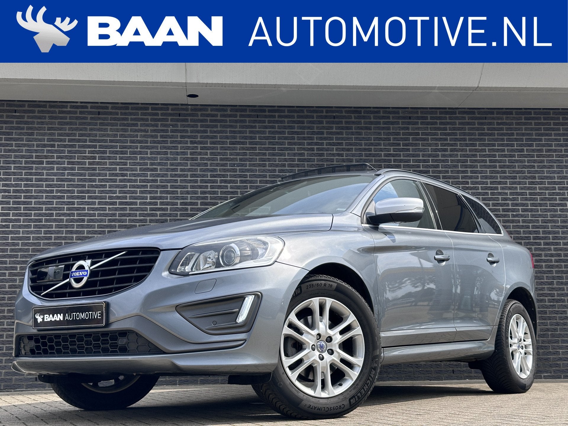 Volvo XC60 2.4 D4 R-Design | Panoramadak | Leder | Camera |, Gebruikt, Euro 6, 2000 kg, Leder en Stof
