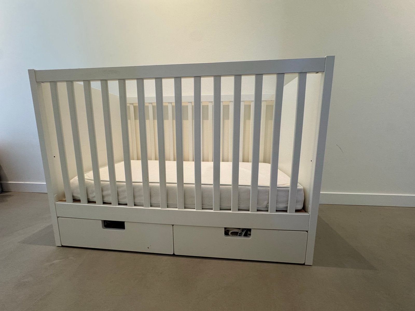 IKEA Stuva ledikant met 2 lades en matras (60x120 cm), Ophalen, Gebruikt, Minder dan 140 cm, Matras