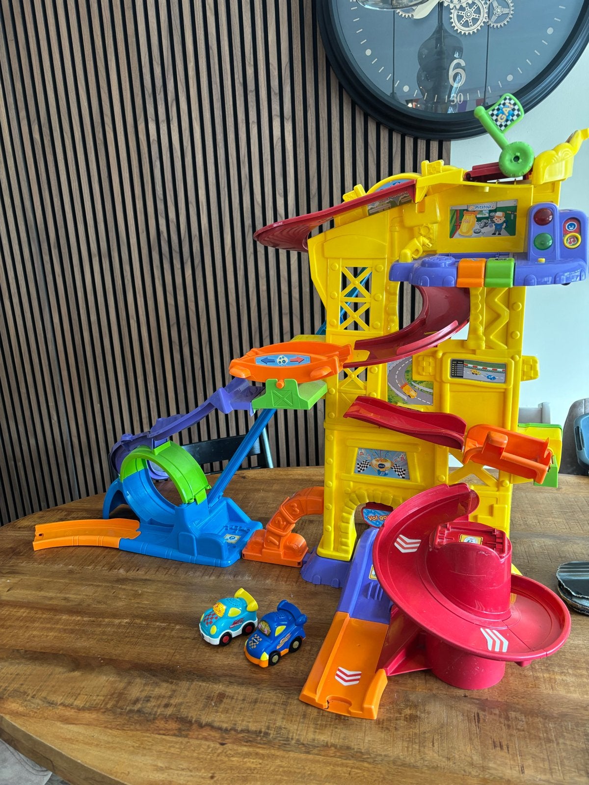 VTech Toet Toet Grote Racebaan met 2 auto's, Ophalen, Gebruikt, 2 tot 4 jaar