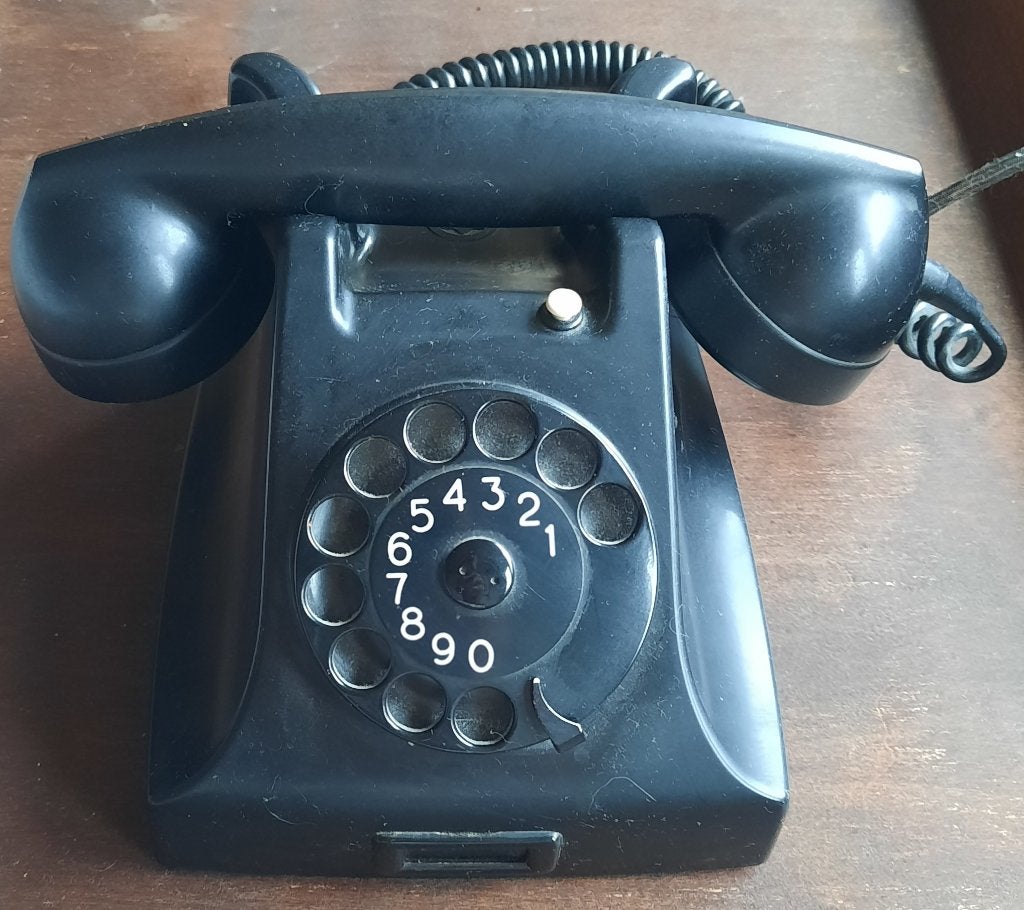 Foto 2 van Bakelieten telefoon PTT, merk Ericsson type RUEN