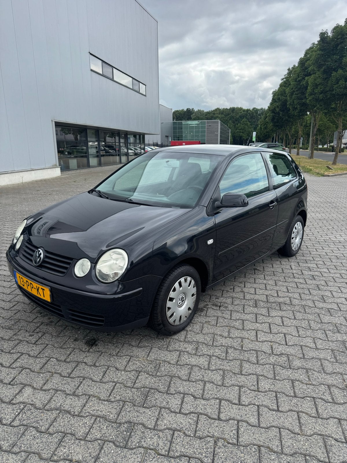 Volkswagen Polo 1.4 55KW 2004 Zwart, Auto's, Voorwielaandrijving, Stof, 4 cilinders, Zwart