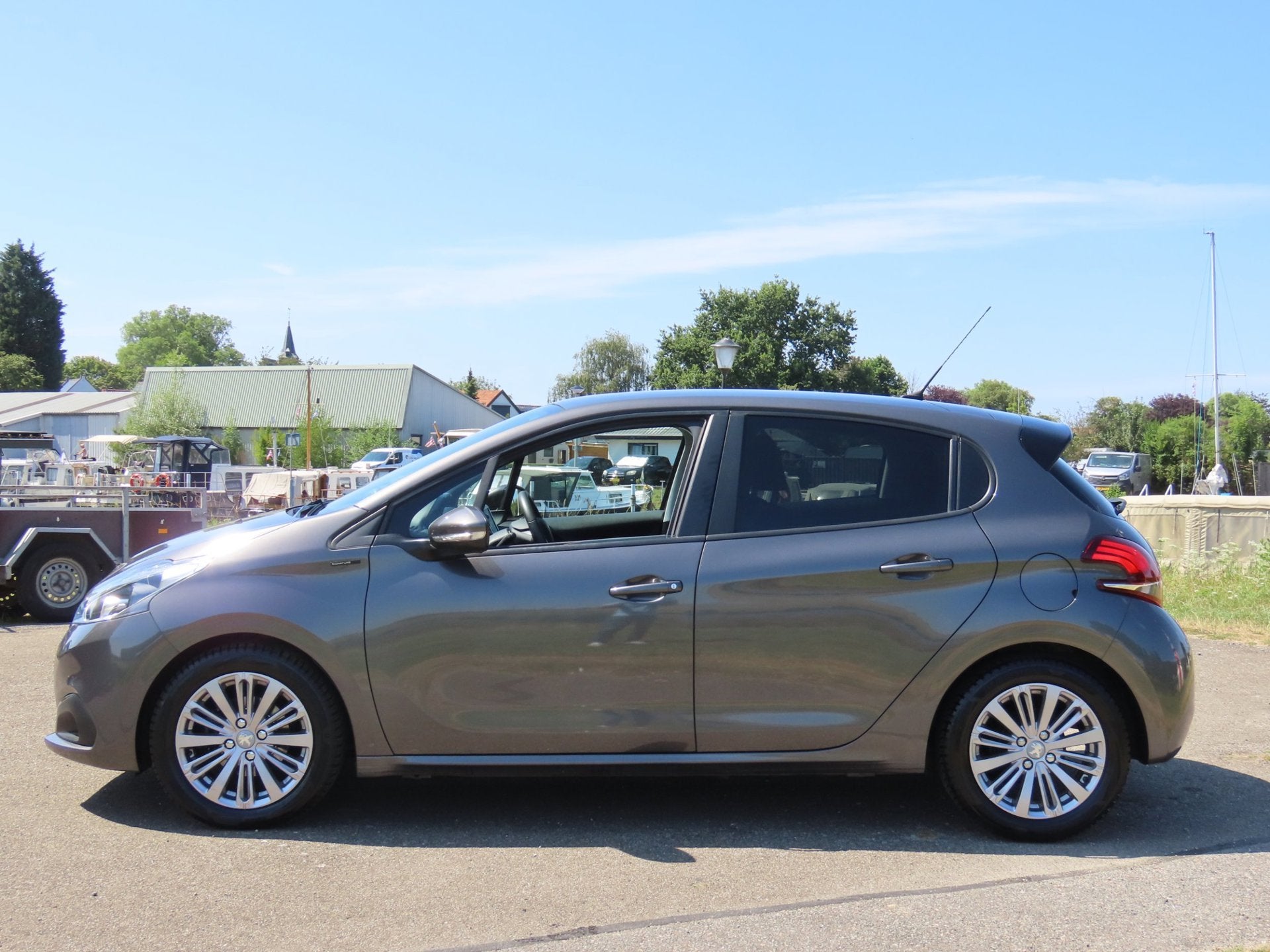 Peugeot 208 1.2 PureTech Signature *Carplay *Navi, Stof, 1199 cc, Origineel Nederlands, Bedrijf