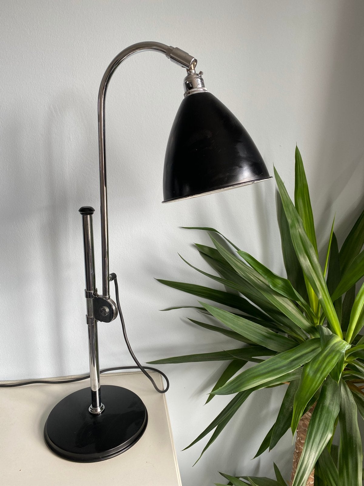Vintage Bestlite BL1 Tafellamp – Bauhaus designklassieker, Bureaulamp, Verstelbaar, Ophalen of Verzenden, Zwart