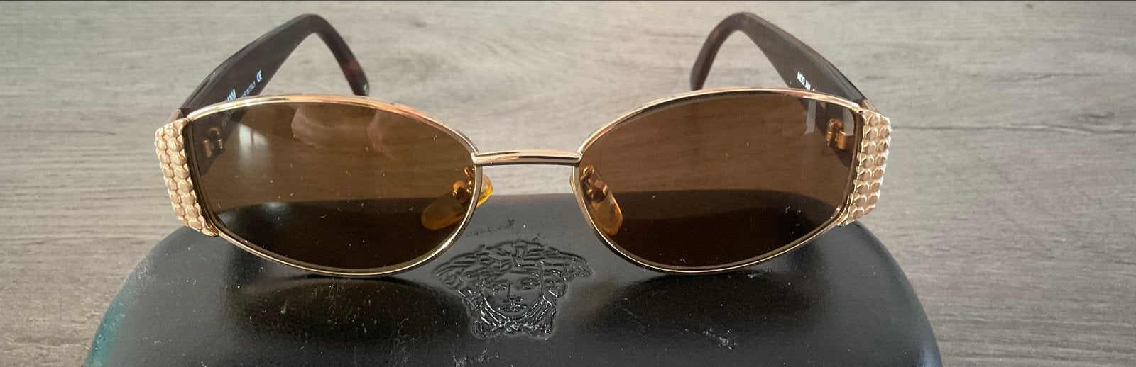 Gianni Versace Zonnebril - Goudkleurig met Medusa, Gebruikt, Zonnebril, Bruin, Gianni Versace
