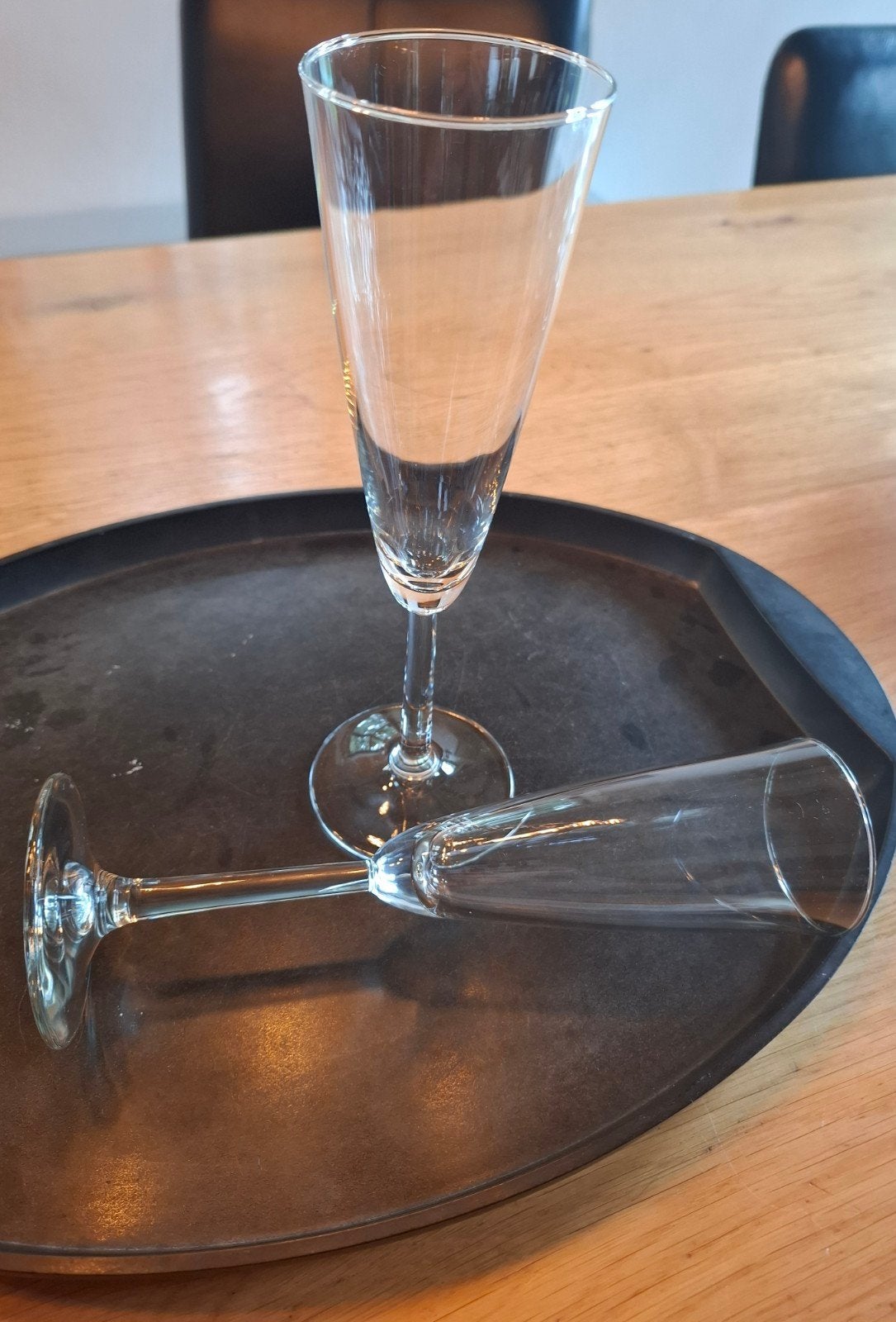 Twee elegante champagneglazen, Ophalen of Verzenden, Gebruikt, Overige stijlen