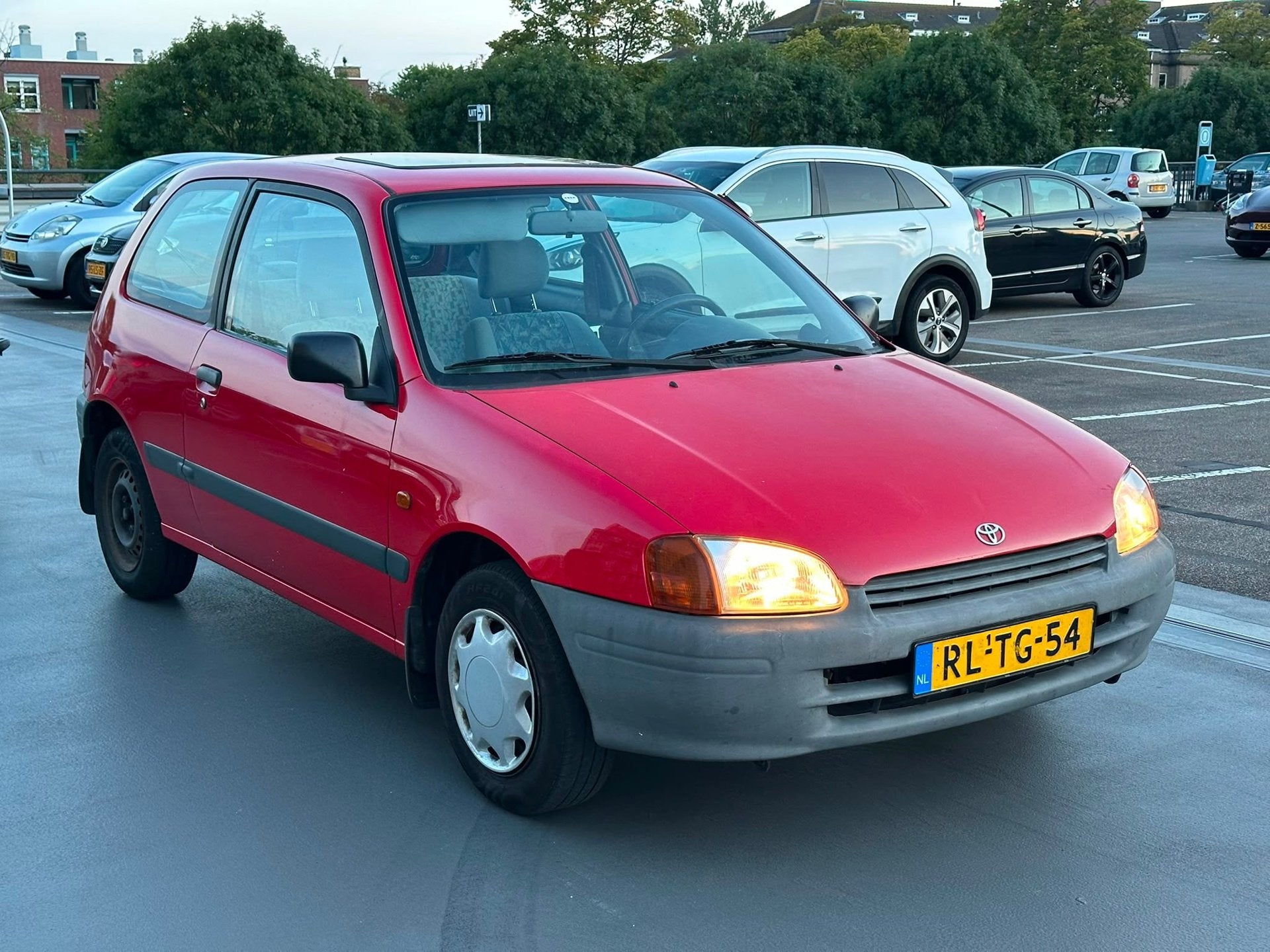 Toyota Starlet 1.3-16V XLi GTSi Automaat Dakraam Zeer Nette, Dealer onderhouden, Gebruikt, 4 cilinders, Starlet