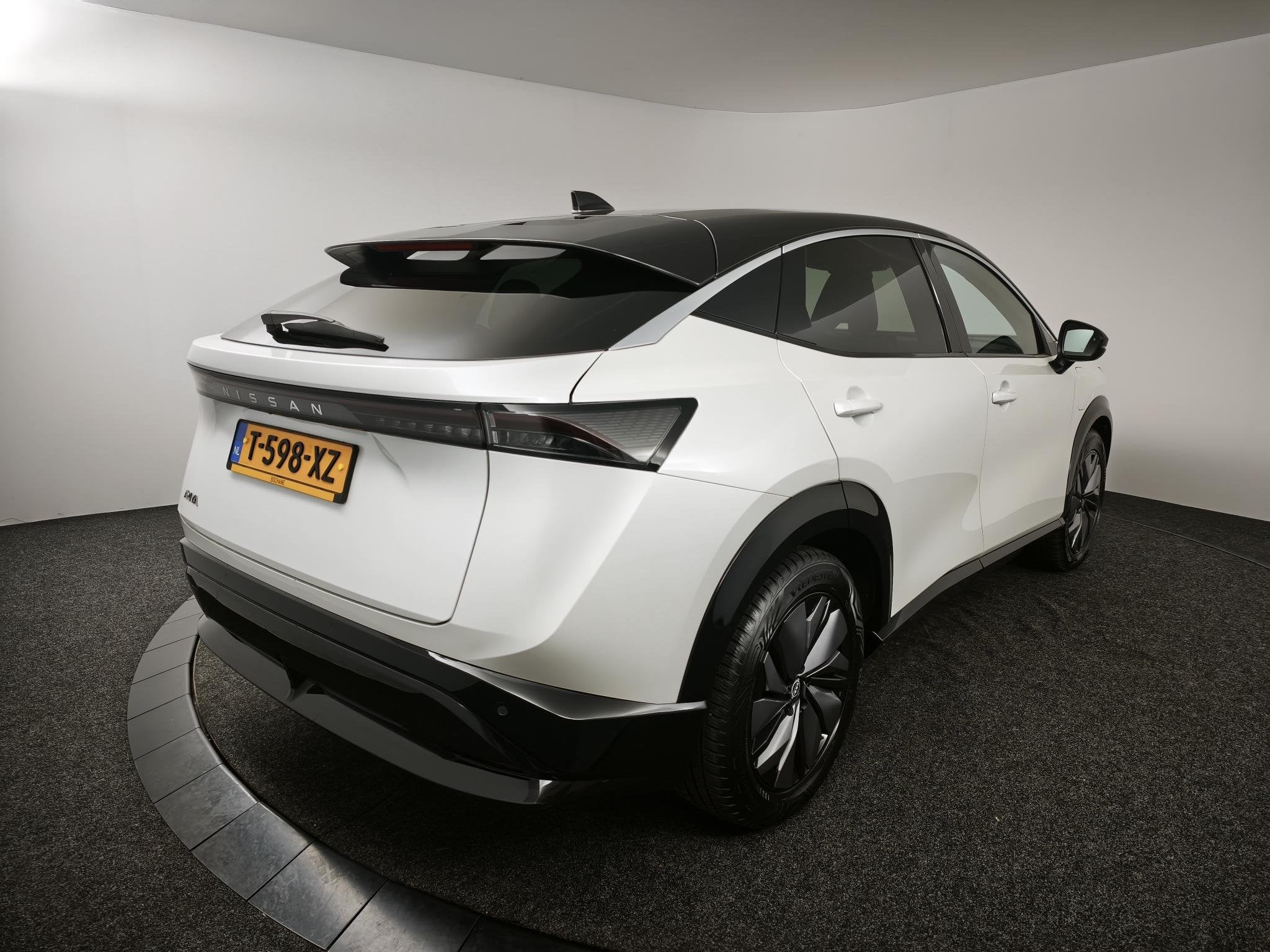 Nissan Ariya Advance 66 kWh | Stoelverwarming | 360° Camera, Auto's, Nissan, Gebruikt, Met garantie (alle), Leder en Stof, Wit