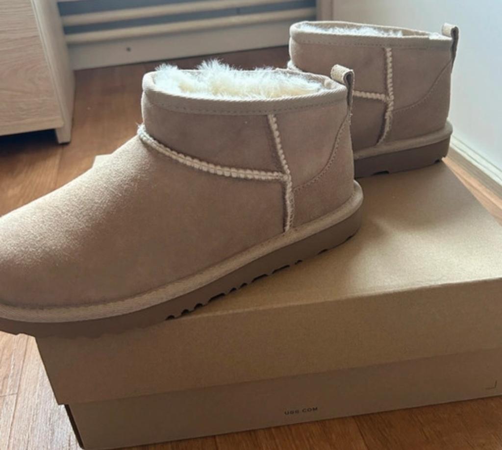 Nieuwe UGG Classic Ultra Mini laarzen - Maat 36, Kleding | Dames, Schoenen, Beige, Lage of Enkellaarzen, Nieuw, Ophalen of Verzenden