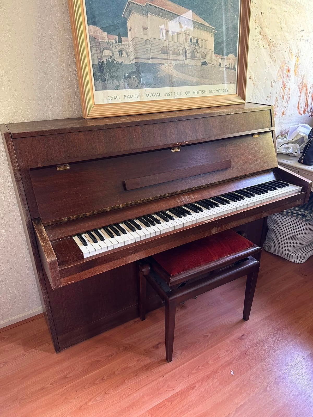 Gebruikte piano met kruk, Muziek en Instrumenten, Piano's, Ophalen, Gebruikt, Bruin, Piano