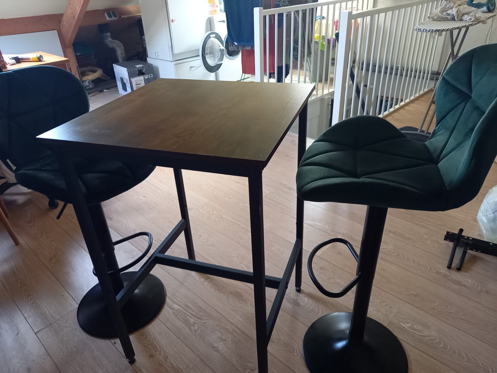 Mooie tafel (bar tafel )2 stoelen (barkruk), Ophalen of Verzenden