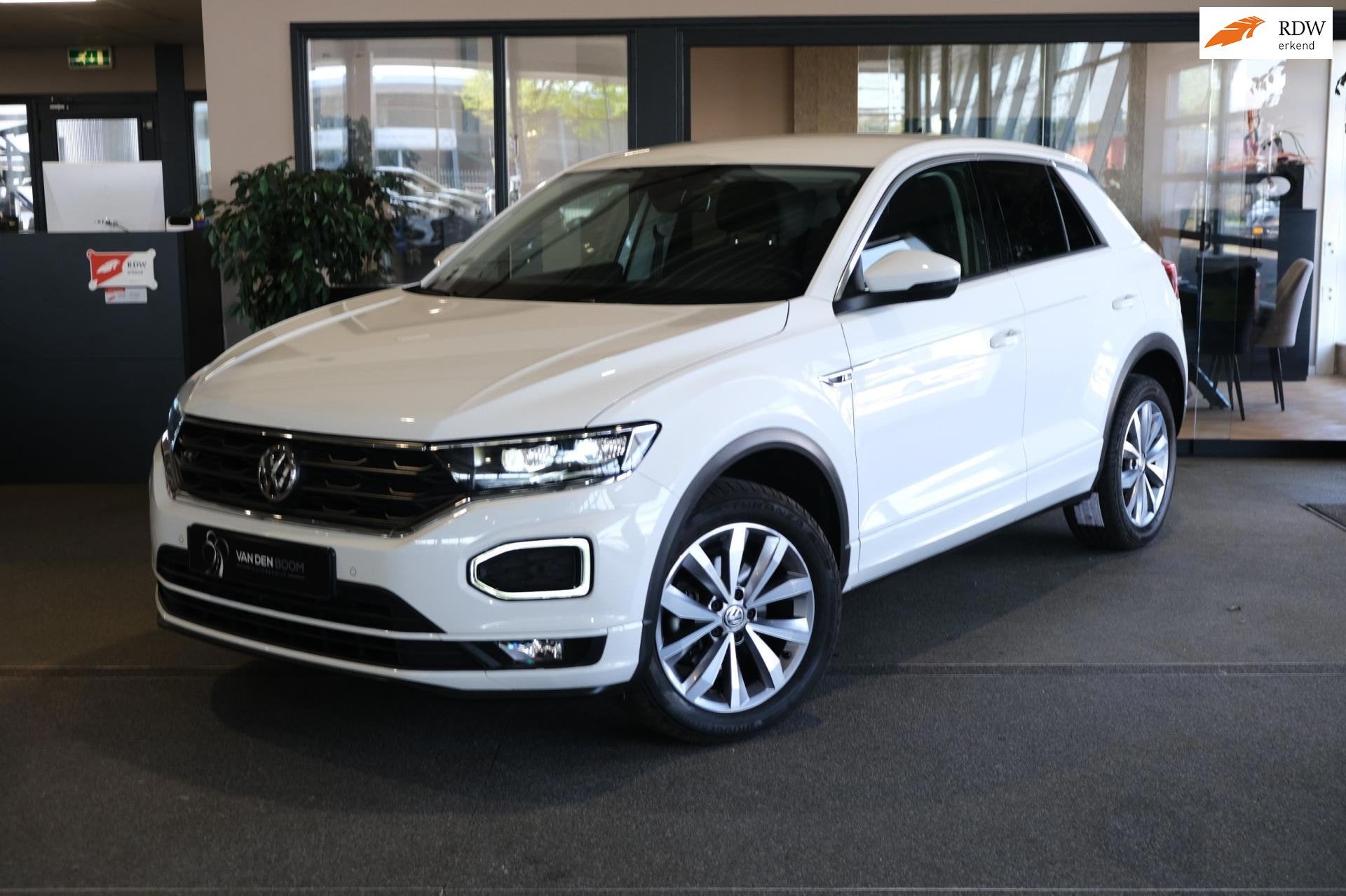 Volkswagen T-Roc 1.0 TSI R-line Navi Led Cruise Pdc Acc Clim, Auto's, Volkswagen, Voorwielaandrijving, Stof, Gebruikt, Zwart