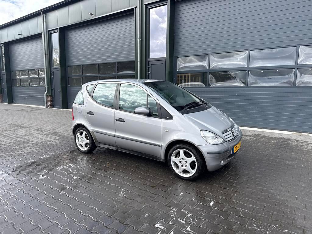 Mercedes-Benz A-Klasse 1.6 A160 Classic 2001 Grijs, Auto's, Mercedes-Benz, Voorwielaandrijving, 40 €/maand, 4 cilinders, Handgeschakeld